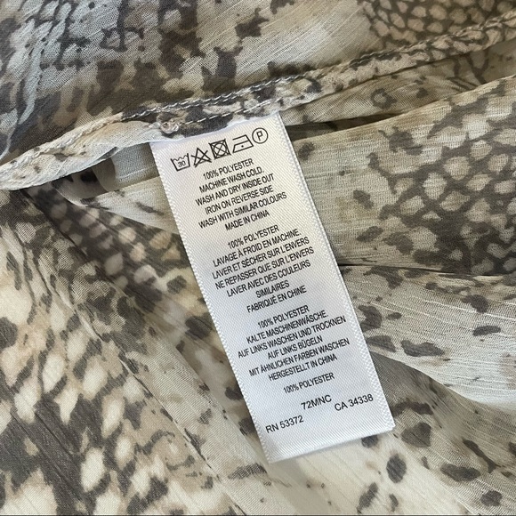 French Connection Danae Crinkle Snake Print Twist Front Top - Picture 7 of 10